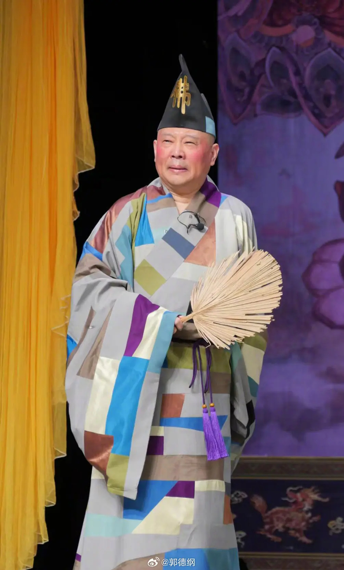 《郭德纲因改编红歌被立案调查,重点是改编的内容,没有按程序报备》配图 4 《郭德纲因改编红歌被立案调查,重点是改编的内容,没有按程序报备》配图 4