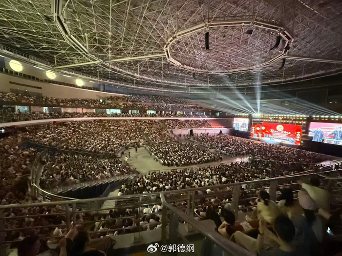 《郭德纲因改编红歌被立案调查,重点是改编的内容,没有按程序报备》配图 5 《郭德纲因改编红歌被立案调查,重点是改编的内容,没有按程序报备》配图 5