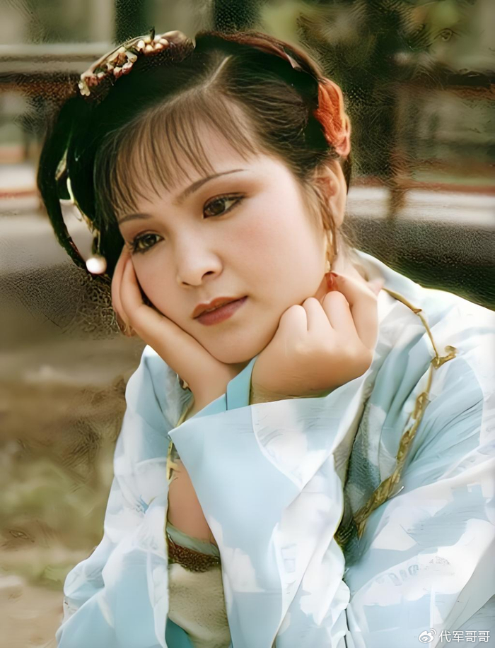 《61岁金莉莉近况曝光!低调嫁富商生下一女,如今婚姻生活很幸福》配图 2 《61岁金莉莉近况曝光!低调嫁富商生下一女,如今婚姻生活很幸福》配图 2