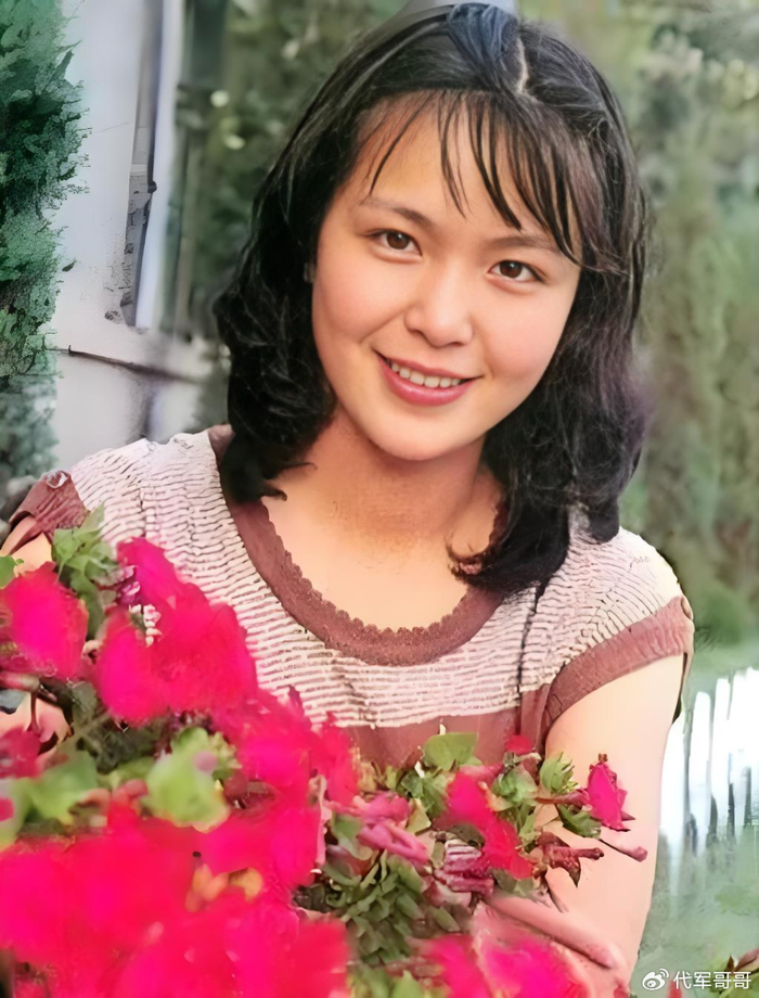 《61岁金莉莉近况曝光!低调嫁富商生下一女,如今婚姻生活很幸福》配图 3 《61岁金莉莉近况曝光!低调嫁富商生下一女,如今婚姻生活很幸福》配图 3