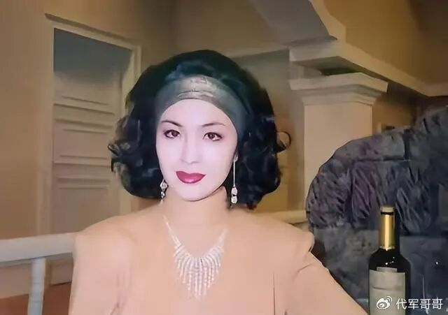 《61岁金莉莉近况曝光!低调嫁富商生下一女,如今婚姻生活很幸福》配图 5 《61岁金莉莉近况曝光!低调嫁富商生下一女,如今婚姻生活很幸福》配图 5
