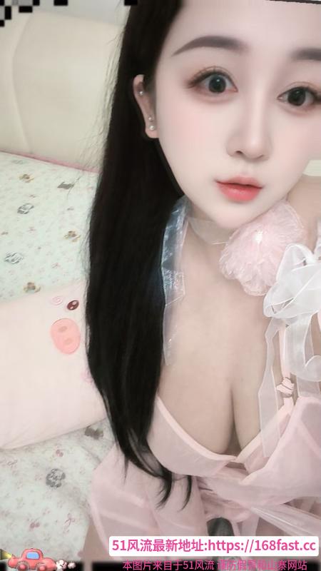 《丰满大胸邻家妹》配图 1