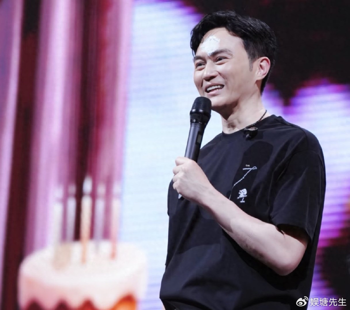 《张智霖55岁生日排面拉满!郭富城,陈小春现场庆生,港圈神仙友谊太好》配图 1 《张智霖55岁生日排面拉满!郭富城,陈小春现场庆生,港圈神仙友谊太好》配图 1