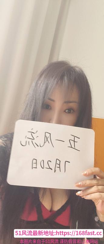 《东风路风骚翘臀圆圆》配图 4 《东风路风骚翘臀圆圆》配图 4