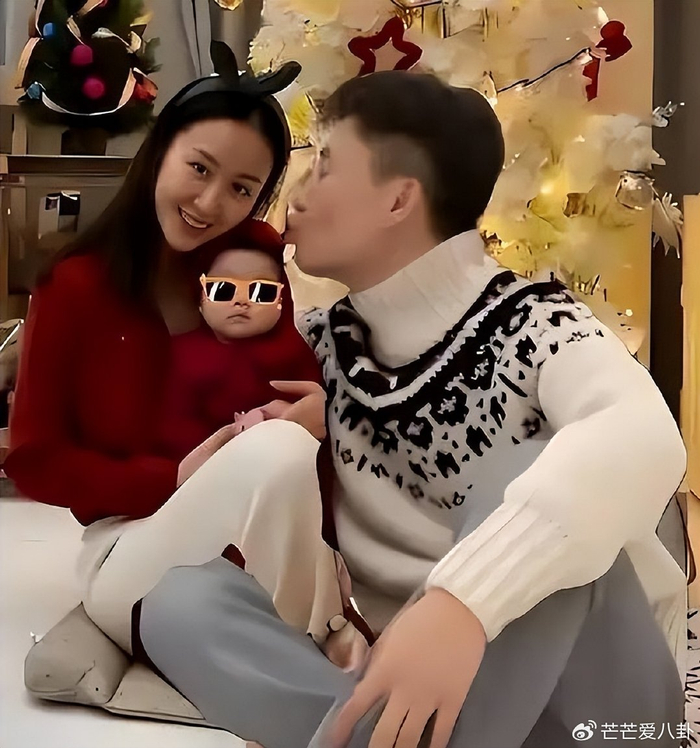 《一毕业就嫁知名大导演,26岁便儿女双全,如今36岁不拍戏当富太太》配图 5 《一毕业就嫁知名大导演,26岁便儿女双全,如今36岁不拍戏当富太太》配图 5