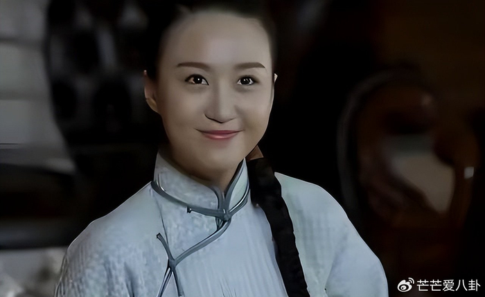 《一毕业就嫁知名大导演,26岁便儿女双全,如今36岁不拍戏当富太太》配图 12 《一毕业就嫁知名大导演,26岁便儿女双全,如今36岁不拍戏当富太太》配图 12