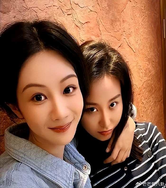 《一毕业就嫁知名大导演,26岁便儿女双全,如今36岁不拍戏当富太太》配图 13 《一毕业就嫁知名大导演,26岁便儿女双全,如今36岁不拍戏当富太太》配图 13