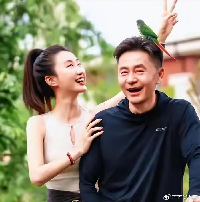 《一毕业就嫁知名大导演,26岁便儿女双全,如今36岁不拍戏当富太太》配图 16 《一毕业就嫁知名大导演,26岁便儿女双全,如今36岁不拍戏当富太太》配图 16