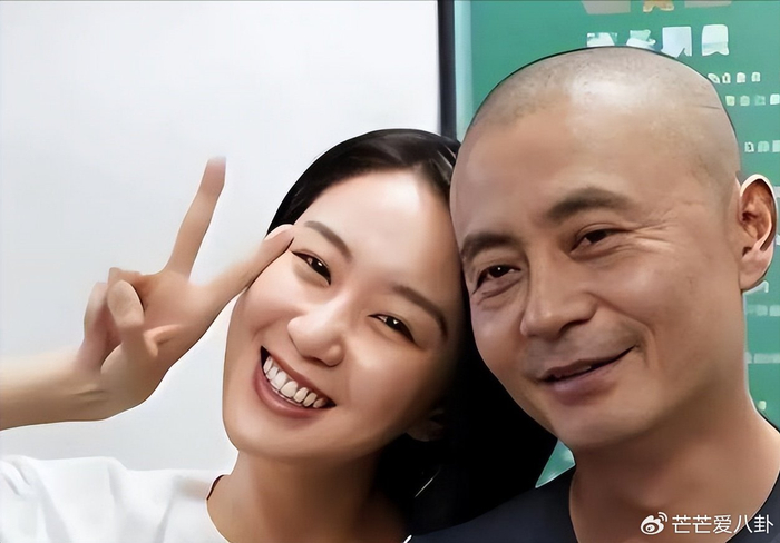 《一毕业就嫁知名大导演,26岁便儿女双全,如今36岁不拍戏当富太太》配图 17 《一毕业就嫁知名大导演,26岁便儿女双全,如今36岁不拍戏当富太太》配图 17