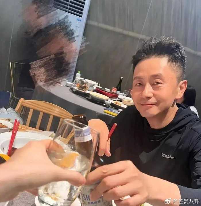 《一毕业就嫁知名大导演,26岁便儿女双全,如今36岁不拍戏当富太太》配图 19 《一毕业就嫁知名大导演,26岁便儿女双全,如今36岁不拍戏当富太太》配图 19