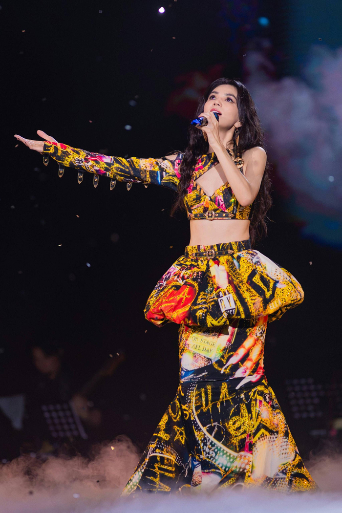 《Ella陈嘉桦南昌站开唱欢送暑假三首彩蛋曲目以歌声送出暖心祝福》配图 5