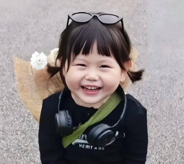《网红瑶一瑶再次登上热搜，体态被吐槽很怪异，是长期紧张导致的》配图 2