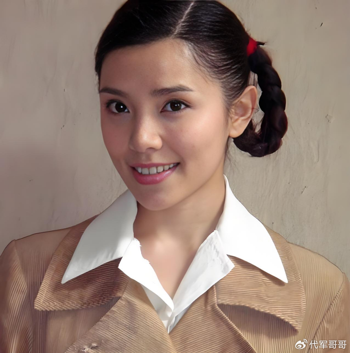 《48岁李佳璇近况曝光!导演老公路学长离世12年,如今与女儿相依为命》配图 1 《48岁李佳璇近况曝光!导演老公路学长离世12年,如今与女儿相依为命》配图 1