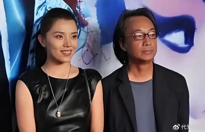 《48岁李佳璇近况曝光!导演老公路学长离世12年,如今与女儿相依为命》配图 3 《48岁李佳璇近况曝光!导演老公路学长离世12年,如今与女儿相依为命》配图 3