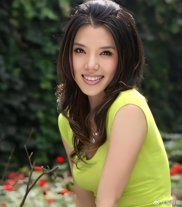 《48岁李佳璇近况曝光!导演老公路学长离世12年,如今与女儿相依为命》配图 7 《48岁李佳璇近况曝光!导演老公路学长离世12年,如今与女儿相依为命》配图 7