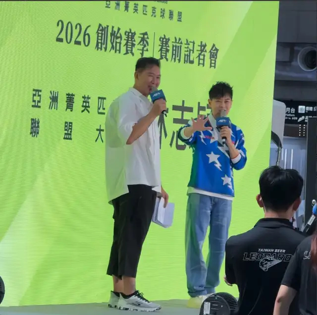 《51岁林志颖公开露面,脸上疤痕消失,疑似医美过度,长相变了》配图 3 《51岁林志颖公开露面,脸上疤痕消失,疑似医美过度,长相变了》配图 3