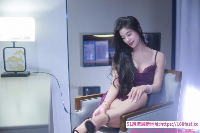 《探秘新来美女》配图 2