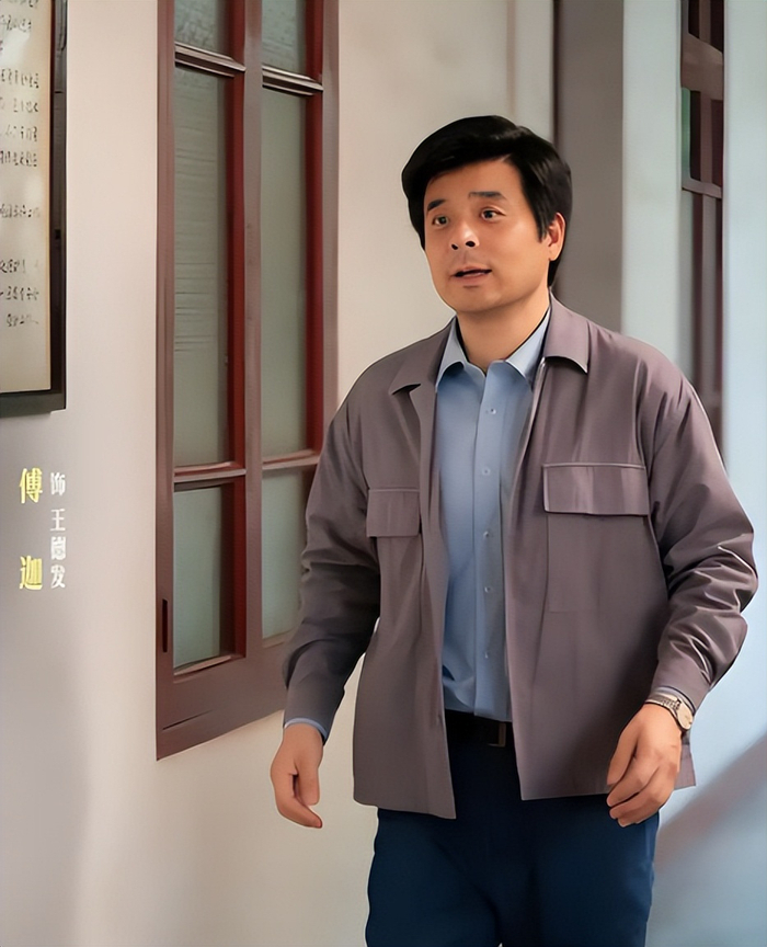 《同班同窗结为夫妻,五十余部作品蛰伏半生,52 岁傅迦一夜爆红》配图 2 《同班同窗结为夫妻,五十余部作品蛰伏半生,52 岁傅迦一夜爆红》配图 2