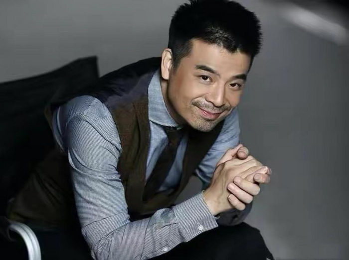 《同班同窗结为夫妻,五十余部作品蛰伏半生,52 岁傅迦一夜爆红》配图 9 《同班同窗结为夫妻,五十余部作品蛰伏半生,52 岁傅迦一夜爆红》配图 9