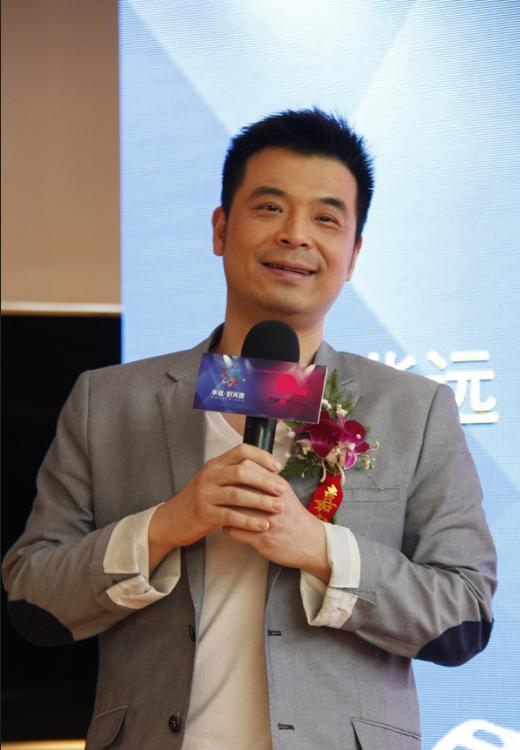《同班同窗结为夫妻,五十余部作品蛰伏半生,52 岁傅迦一夜爆红》配图 11 《同班同窗结为夫妻,五十余部作品蛰伏半生,52 岁傅迦一夜爆红》配图 11