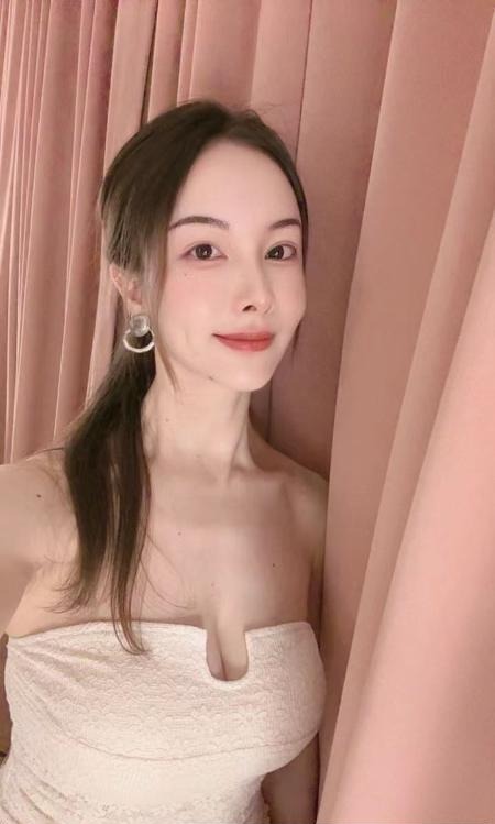 《服务系朱莉老师》配图 1 《服务系朱莉老师》配图 1