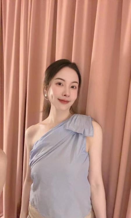 《服务系朱莉老师》配图 2 《服务系朱莉老师》配图 2