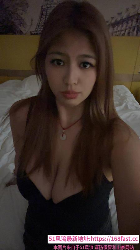 《白云三通巨乳少妇》配图 2 《白云三通巨乳少妇》配图 2