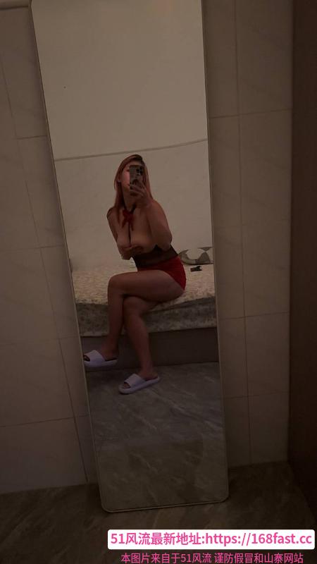 《白云三通巨乳少妇》配图 4 《白云三通巨乳少妇》配图 4