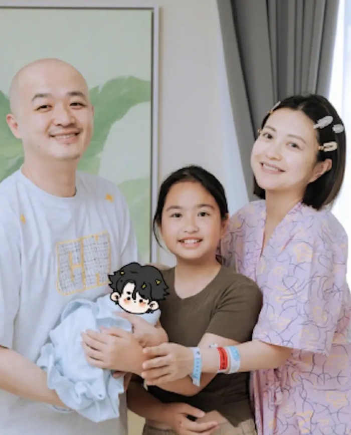 《曝包贝尔出轨,广大网友心疼包文婧,她去年刚生二胎且是个恋爱脑》配图 6 《曝包贝尔出轨,广大网友心疼包文婧,她去年刚生二胎且是个恋爱脑》配图 6