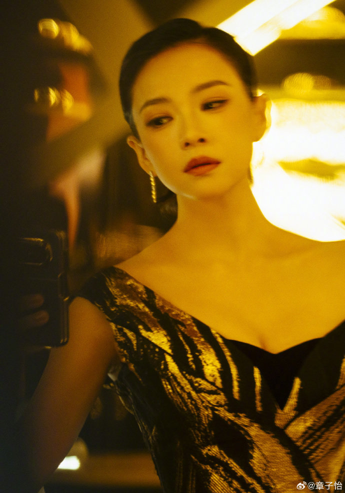 《章子怡短发狼尾引热议,本人发文“所有的美好都在眼里”》配图 7 《章子怡短发狼尾引热议,本人发文“所有的美好都在眼里”》配图 7