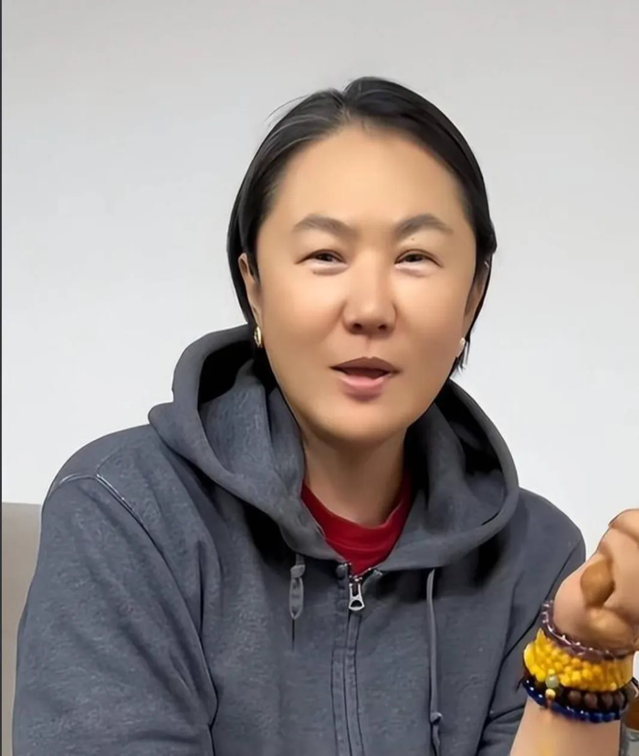 《摇滚圈为窦唯前妻高原庆57岁生日，为女儿窦佳嫄破108万抚养费谣言》配图 14