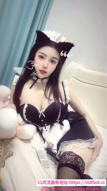 《白皙大胸希雅老师》配图 3 《白皙大胸希雅老师》配图 3