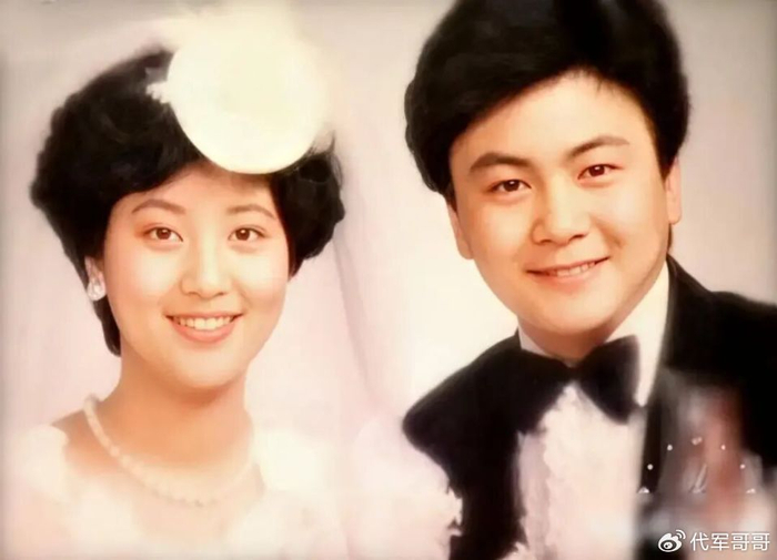 《60岁洪剑涛近况曝光！娶大2岁演员冉志娟生一子，如今成宠妻狂魔》配图 3