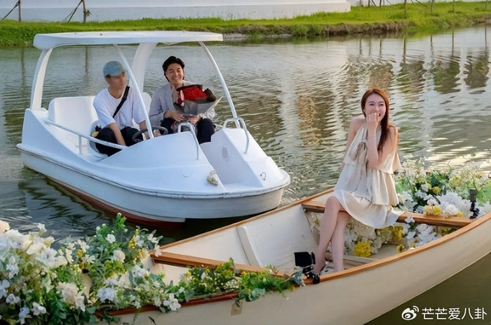 《太突然！王菲官宣订婚，现场照片、巨型钻戒曝光，嫁入豪门太幸福》配图 8