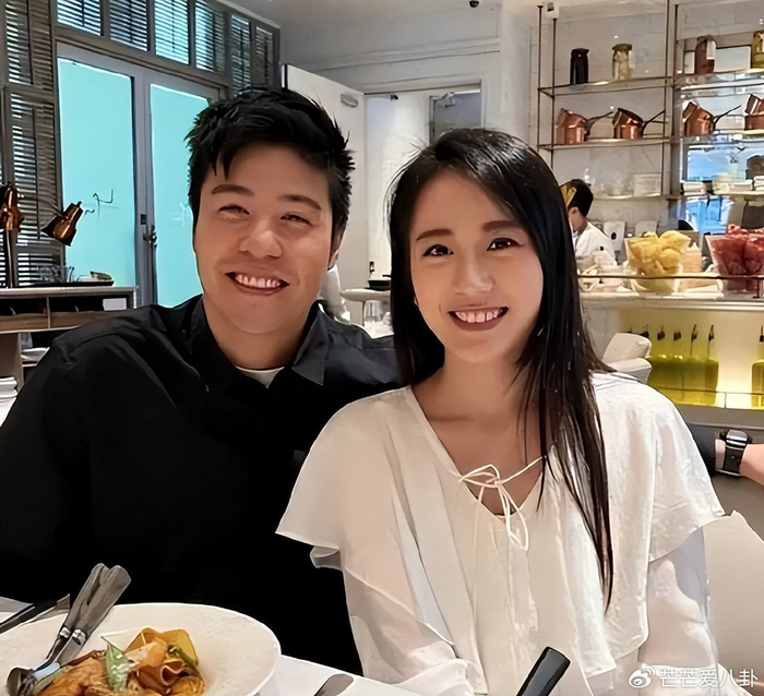 《太突然！王菲官宣订婚，现场照片、巨型钻戒曝光，嫁入豪门太幸福》配图 18