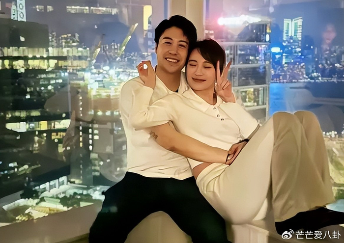 《太突然！王菲官宣订婚，现场照片、巨型钻戒曝光，嫁入豪门太幸福》配图 19