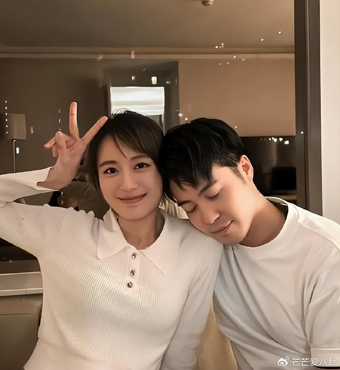 《太突然！王菲官宣订婚，现场照片、巨型钻戒曝光，嫁入豪门太幸福》配图 25