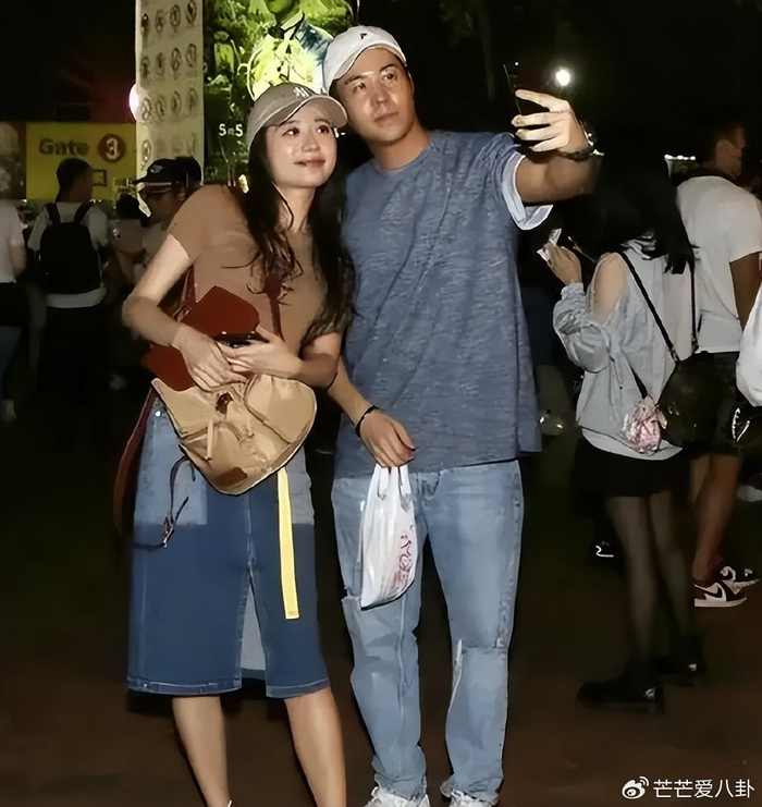 《太突然！王菲官宣订婚，现场照片、巨型钻戒曝光，嫁入豪门太幸福》配图 29