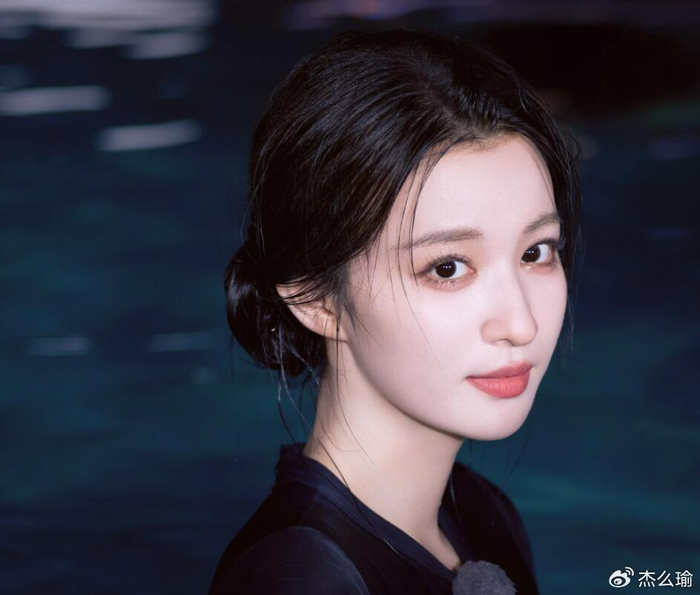 《王楚然的争议，看似是在保护她，实则只会毁了她》配图 14