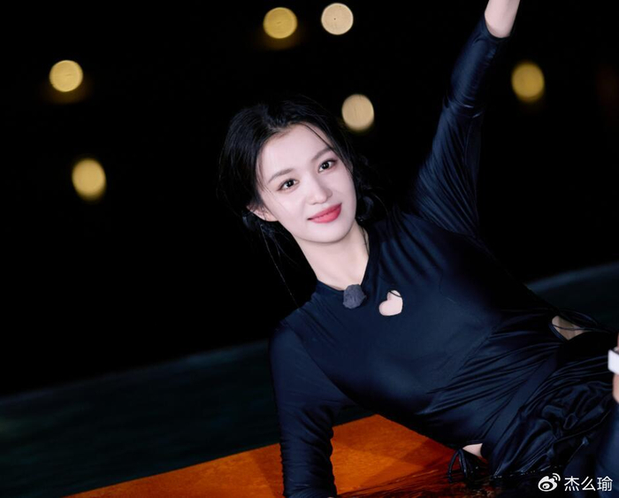 《王楚然的争议，看似是在保护她，实则只会毁了她》配图 16