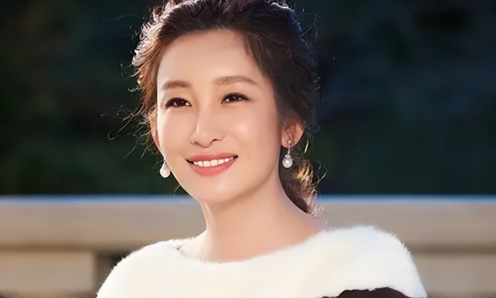《被嘲最丑影后、诞下巨婴儿子,秦海璐半生翻盘活成顶配人生》配图 2 《被嘲最丑影后、诞下巨婴儿子,秦海璐半生翻盘活成顶配人生》配图 2