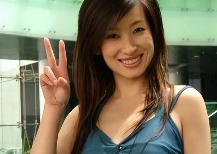 《被嘲最丑影后、诞下巨婴儿子,秦海璐半生翻盘活成顶配人生》配图 4 《被嘲最丑影后、诞下巨婴儿子,秦海璐半生翻盘活成顶配人生》配图 4