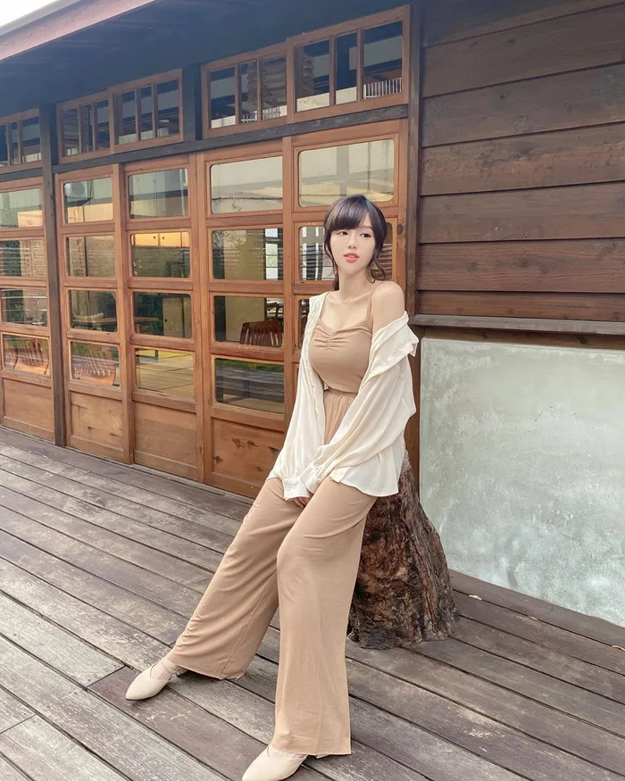 《可纯可欲娃娃脸！158cm童颜配34E沙漏，琵琶女神的反差美学暴击！》配图 20