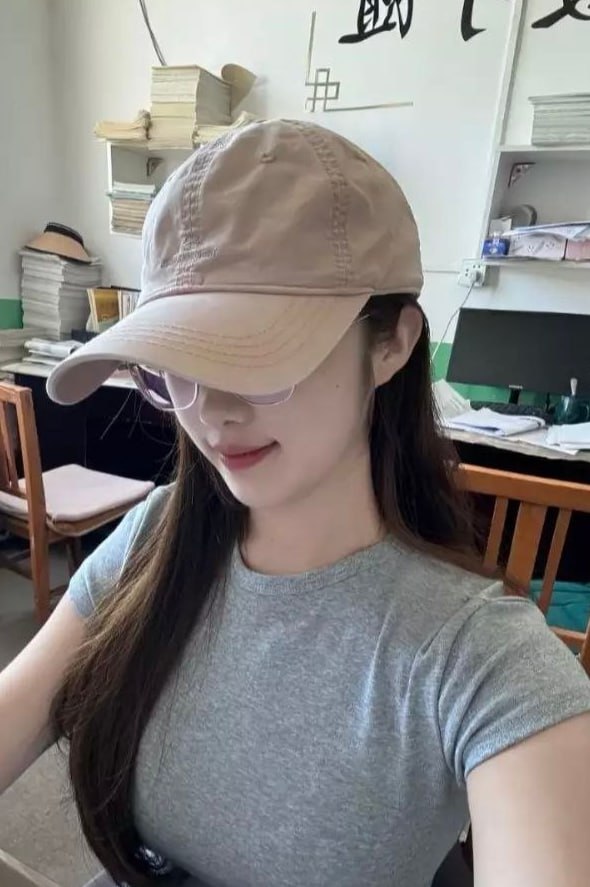 《极品人妻少妇蒋聘婷还是个老师,平日一副高冷的样子回到家就发骚勾引老公操自己》配图 2 《极品人妻少妇蒋聘婷还是个老师,平日一副高冷的样子回到家就发骚勾引老公操自己》配图 2