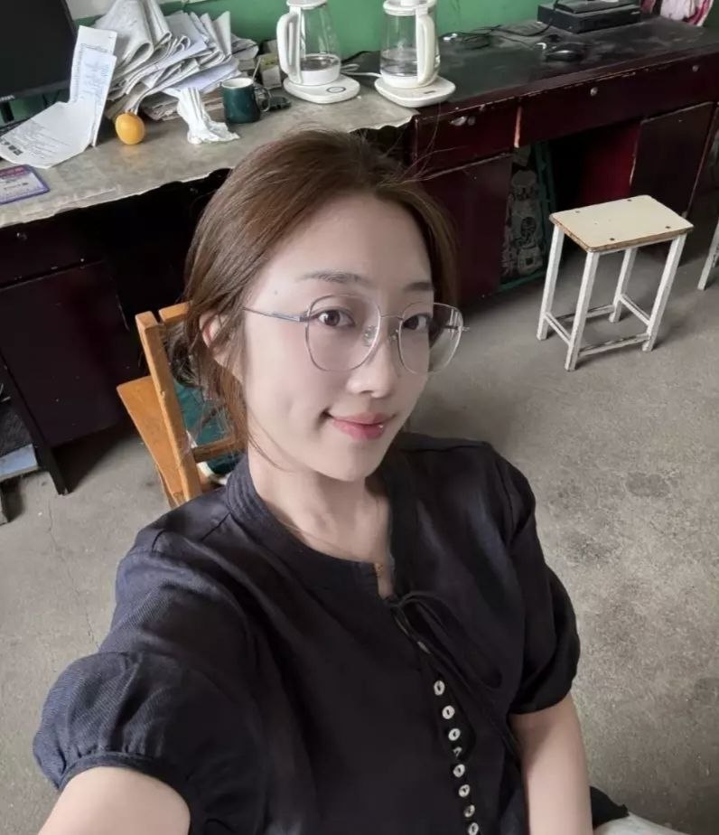 《极品人妻少妇蒋聘婷还是个老师,平日一副高冷的样子回到家就发骚勾引老公操自己》配图 5 《极品人妻少妇蒋聘婷还是个老师,平日一副高冷的样子回到家就发骚勾引老公操自己》配图 5
