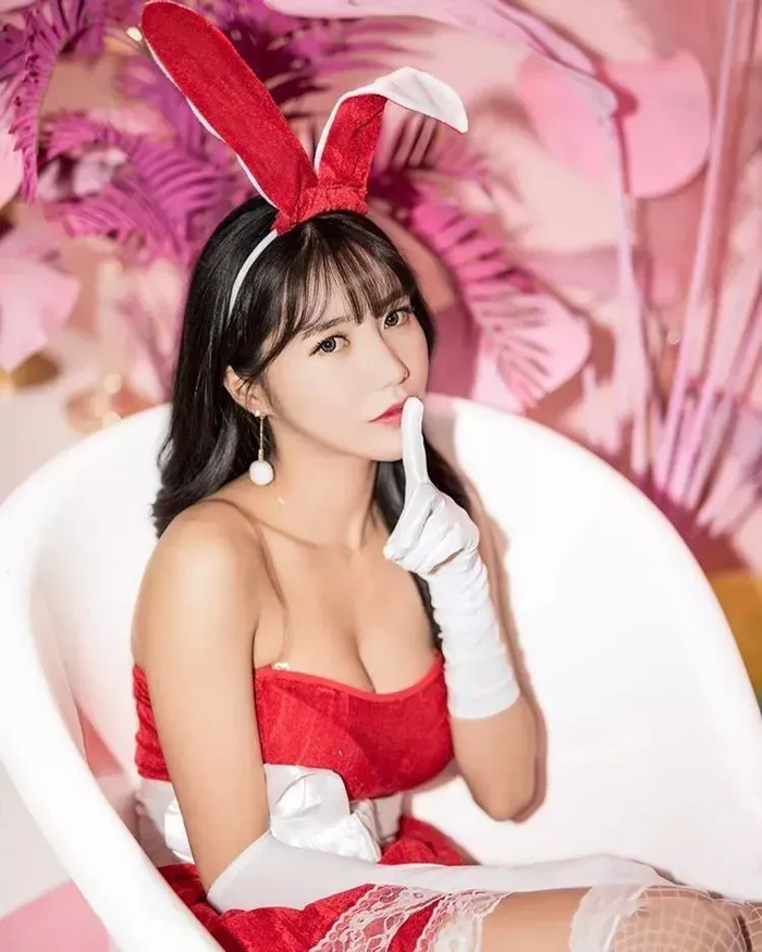 《肉全长对地方!174cm九头身配盛世美颜,车模界高圆圆的大女主人生!》配图 3 《肉全长对地方!174cm九头身配盛世美颜,车模界高圆圆的大女主人生!》配图 3