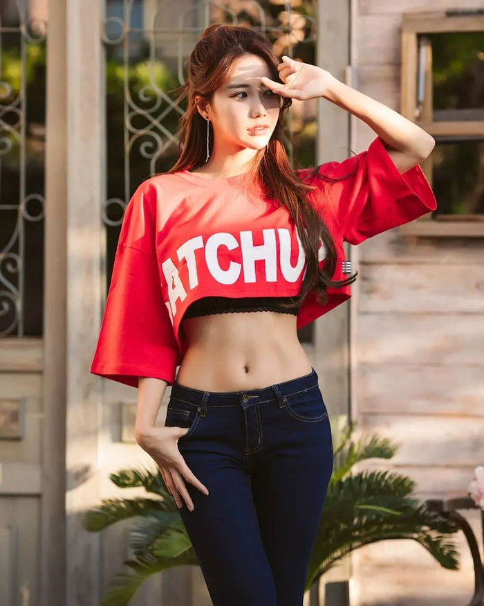 《肉全长对地方!174cm九头身配盛世美颜,车模界高圆圆的大女主人生!》配图 9 《肉全长对地方!174cm九头身配盛世美颜,车模界高圆圆的大女主人生!》配图 9