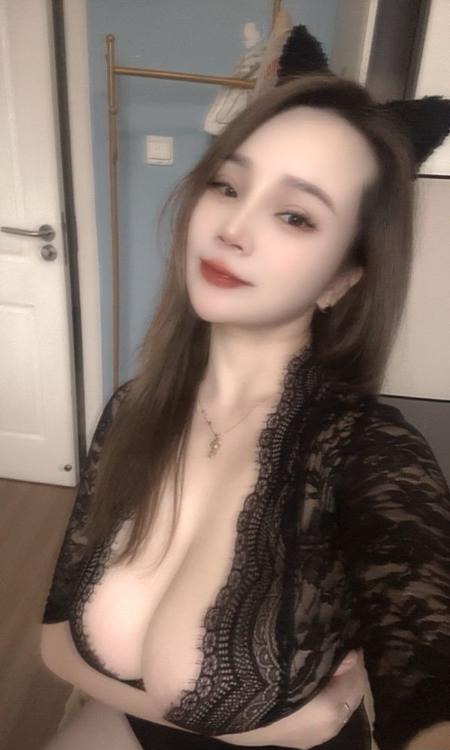 《徐汇大奶巨乳佳慧》配图 2 《徐汇大奶巨乳佳慧》配图 2