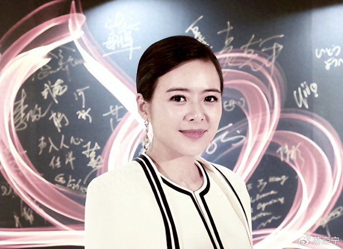 《主持人陈辰:和歌唱家余笛儿女双全,46岁官宣新身份》配图 1 《主持人陈辰:和歌唱家余笛儿女双全,46岁官宣新身份》配图 1