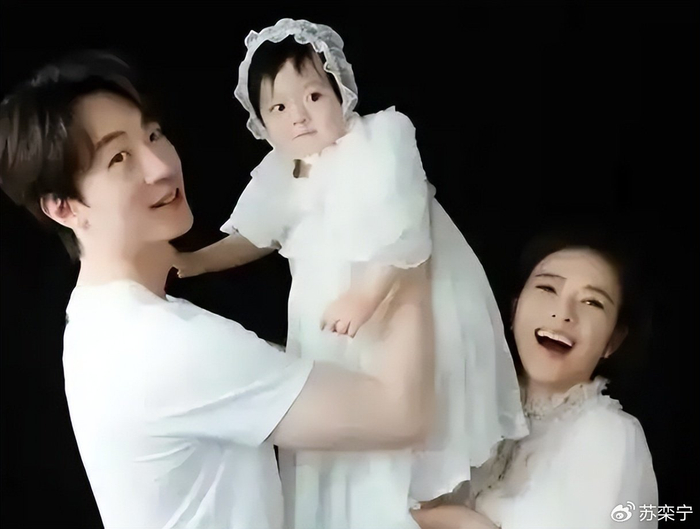 《主持人陈辰:和歌唱家余笛儿女双全,46岁官宣新身份》配图 4 《主持人陈辰:和歌唱家余笛儿女双全,46岁官宣新身份》配图 4